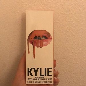 Kylie Jenner lip kit (apricot)
